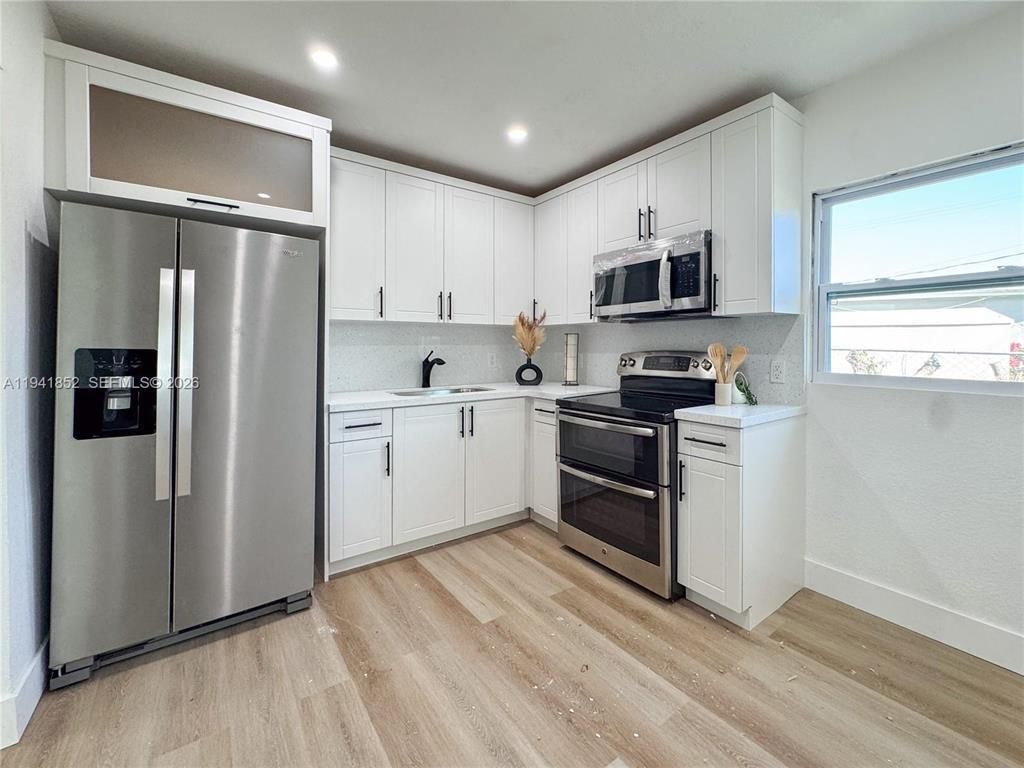 953 NE 37th Street, Oakland Park, FL 33334