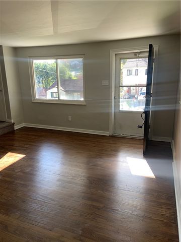 3912-3914 Meadowbrook Blvd., Brentwood, PA 15227