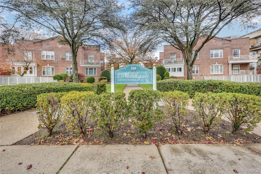 250 Central Avenue B204, Lawrence, NY 11559