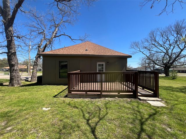 1711 Oriental Street, Bonham, TX 75418