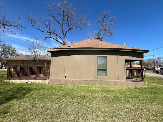 1711 Oriental Street, Bonham, TX 75418