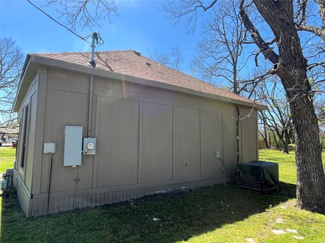 1711 Oriental Street, Bonham, TX 75418