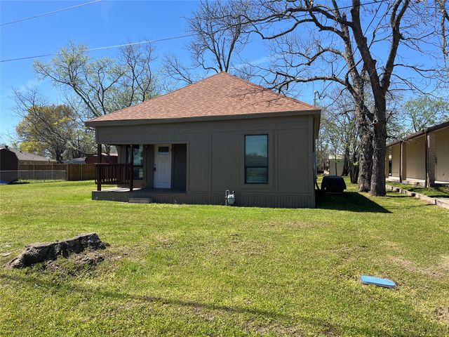 1711 Oriental Street, Bonham, TX 75418