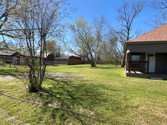 1711 Oriental Street, Bonham, TX 75418