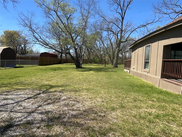 1711 Oriental Street, Bonham, TX 75418