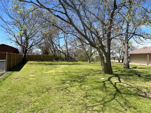 1711 Oriental Street, Bonham, TX 75418