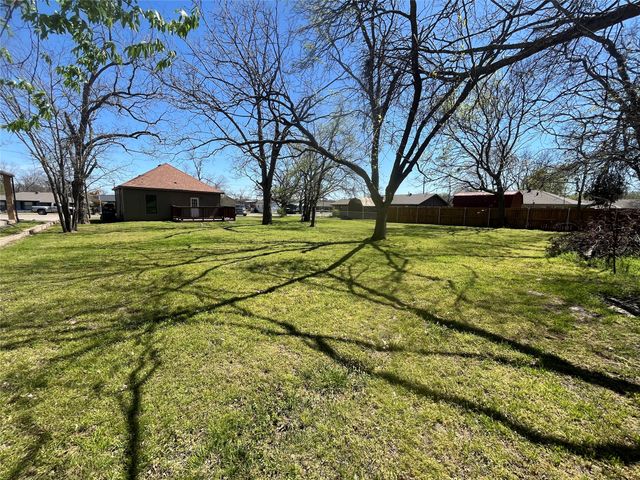 1711 Oriental Street, Bonham, TX 75418