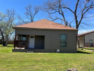1711 Oriental Street, Bonham, TX 75418