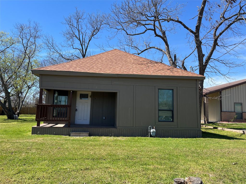 1711 Oriental Street, Bonham, TX 75418