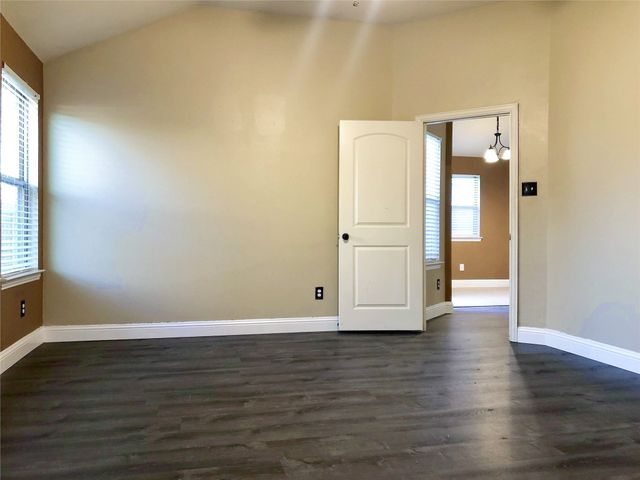1414 Thibodaux Drive, Greenville, TX 75402