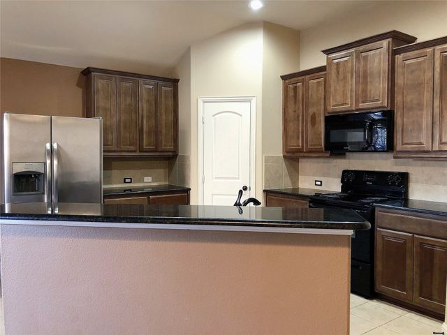 1414 Thibodaux Drive, Greenville, TX 75402