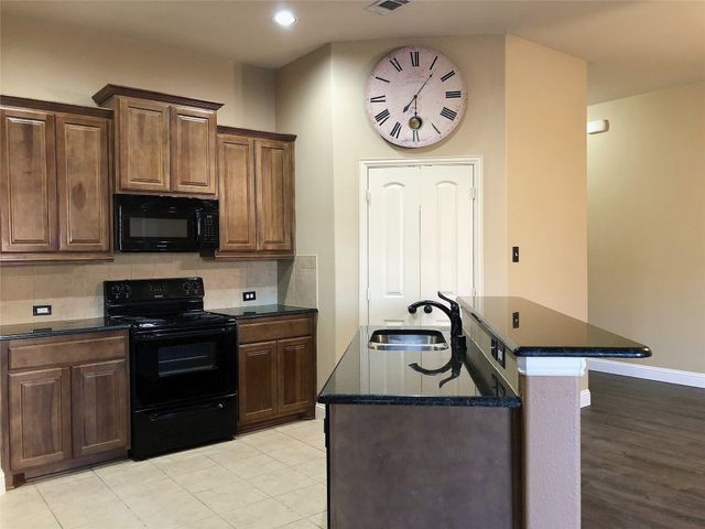 1414 Thibodaux Drive, Greenville, TX 75402