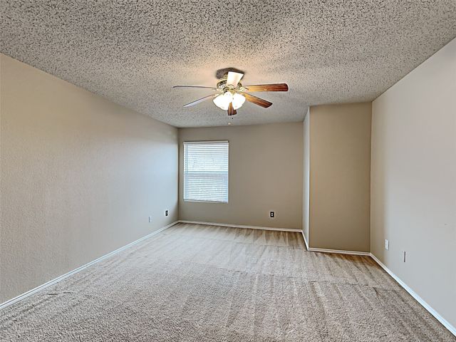 4050 Hunters Creek Drive, Fort Worth, TX 76123