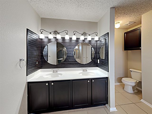 4050 Hunters Creek Drive, Fort Worth, TX 76123