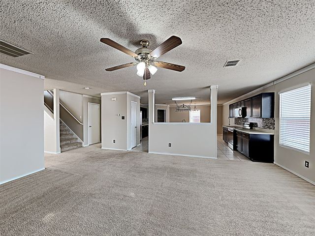 4050 Hunters Creek Drive, Fort Worth, TX 76123
