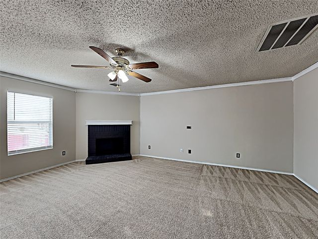 4050 Hunters Creek Drive, Fort Worth, TX 76123