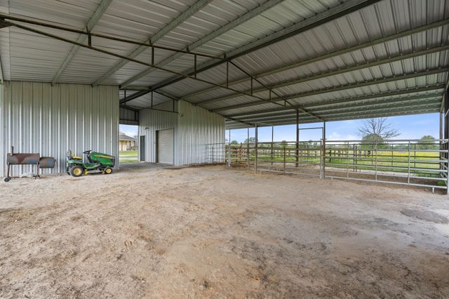 3817 Hardy Road, Madisonville, TX 77864