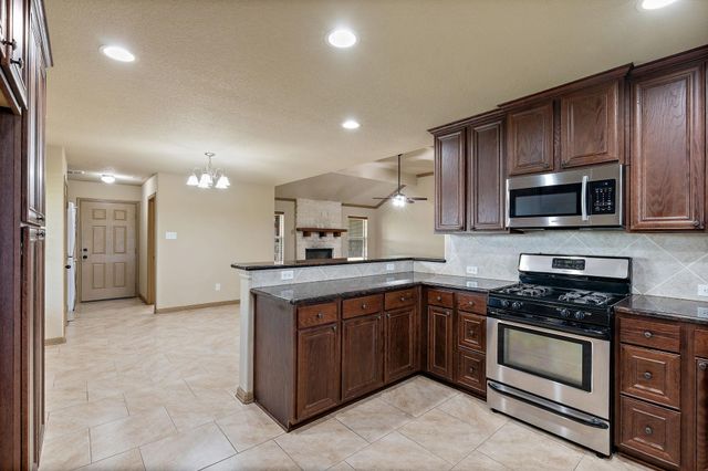 3817 Hardy Road, Madisonville, TX 77864