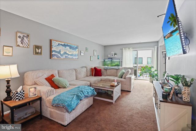 8 BAYLEAF DR, Lumberton, NJ 08048