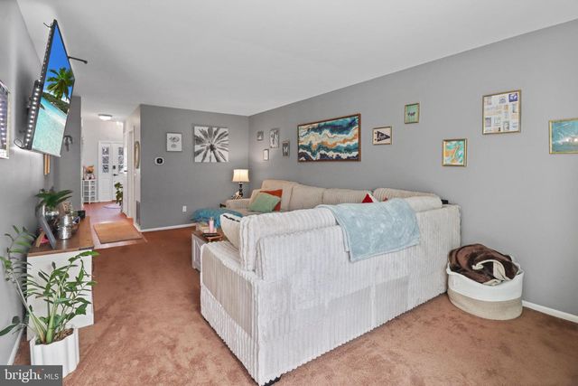 8 BAYLEAF DR, Lumberton, NJ 08048