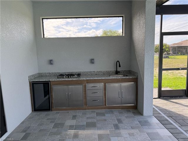 1117 NE 15th ST, Cape Coral, FL 33909