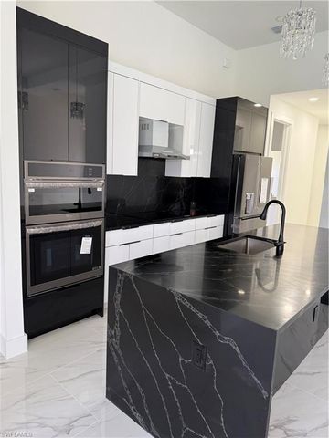 1117 NE 15th ST, Cape Coral, FL 33909