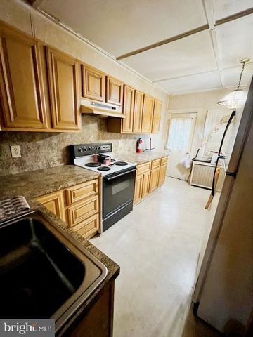 324 E PINE ST, Mahanoy City, PA 17948