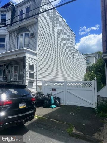 324 E PINE ST, Mahanoy City, PA 17948