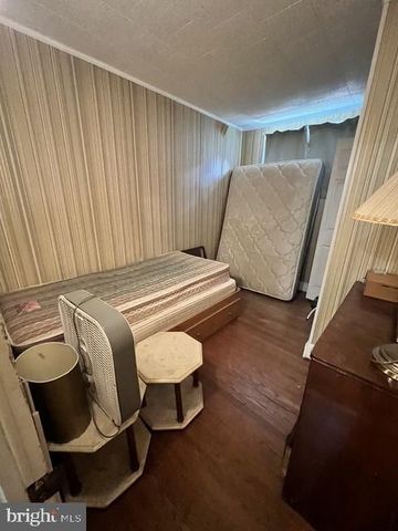 324 E PINE ST, Mahanoy City, PA 17948