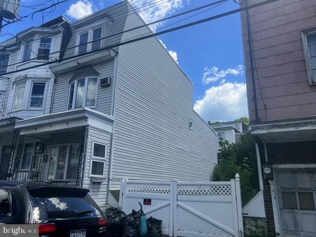 324 E PINE ST, Mahanoy City, PA 17948