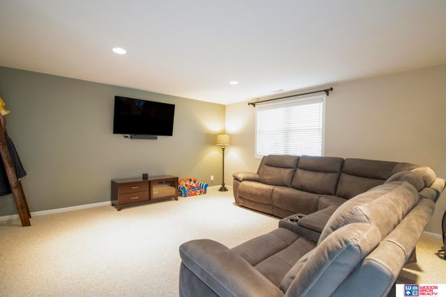 5900 White Fish Drive, Lincoln, NE 68516