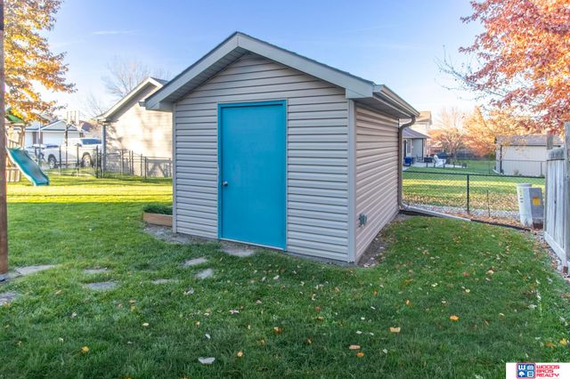 5900 White Fish Drive, Lincoln, NE 68516