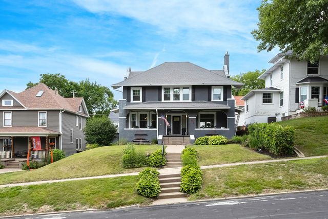 42 Hillcrest Avenue, Davenport, IA 52803