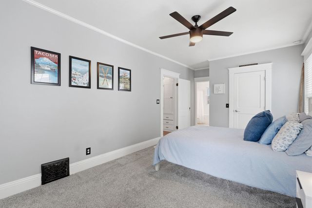 42 Hillcrest Avenue, Davenport, IA 52803