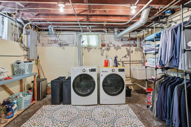 42 Hillcrest Avenue, Davenport, IA 52803
