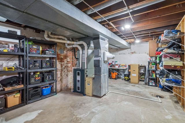 42 Hillcrest Avenue, Davenport, IA 52803