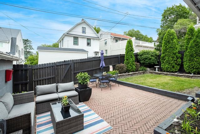 42 Hillcrest Avenue, Davenport, IA 52803