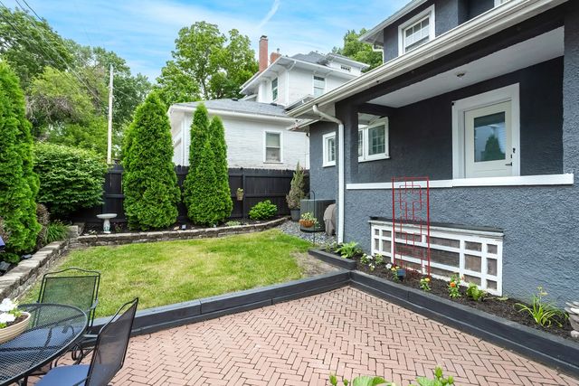 42 Hillcrest Avenue, Davenport, IA 52803