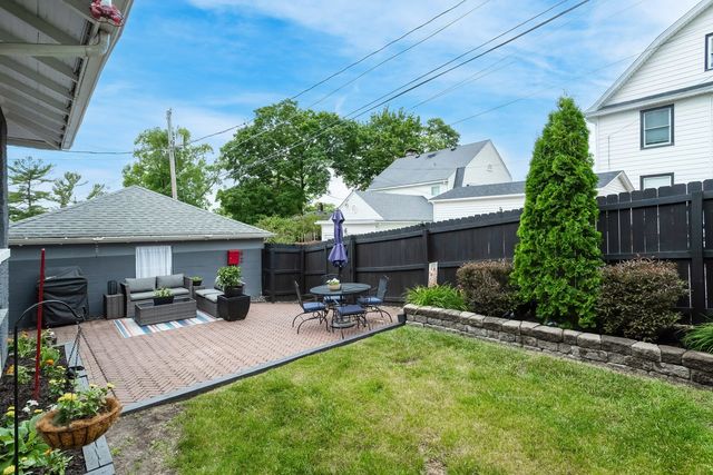 42 Hillcrest Avenue, Davenport, IA 52803