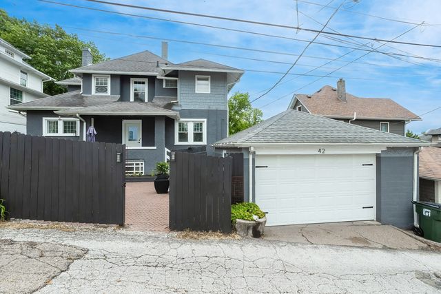 42 Hillcrest Avenue, Davenport, IA 52803