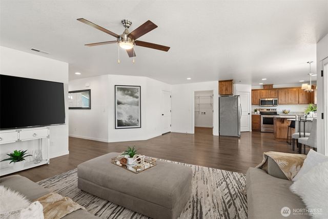 405 Cardinal Avenue, Winlock, WA 98596