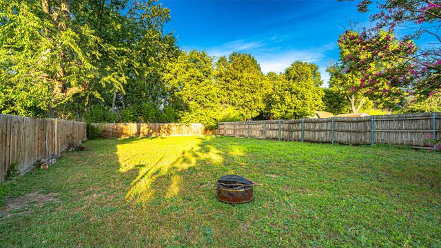629 Kimbrough Street, White Settlement, TX 76108