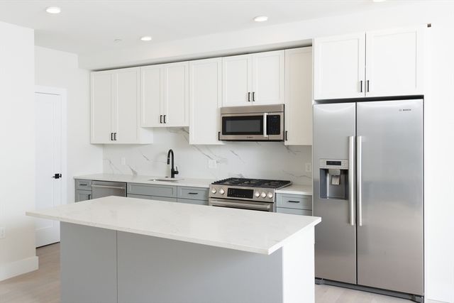 425 Border St. 307, Boston, MA 02128