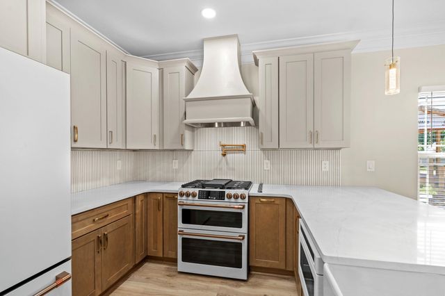 1027 Hickory Dr., Surfside Beach, SC 29575