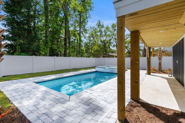 1027 Hickory Dr., Surfside Beach, SC 29575