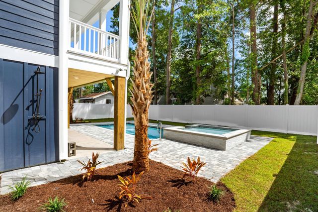 1027 Hickory Dr., Surfside Beach, SC 29575