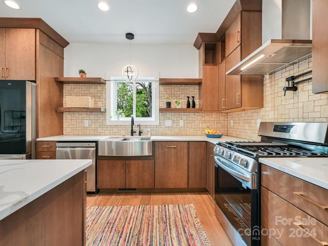 18 Sand Hill Road, Asheville, NC 28806