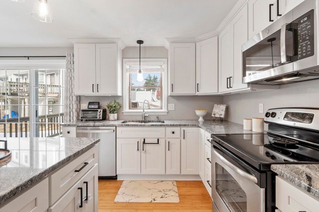 12R Brian Avenue R, Derry, NH 03038