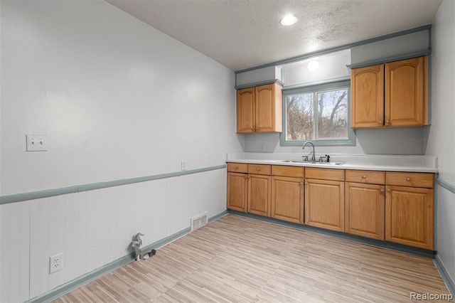 16186 Fenton Street, Detroit, MI 48219