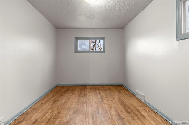 16186 Fenton Street, Detroit, MI 48219